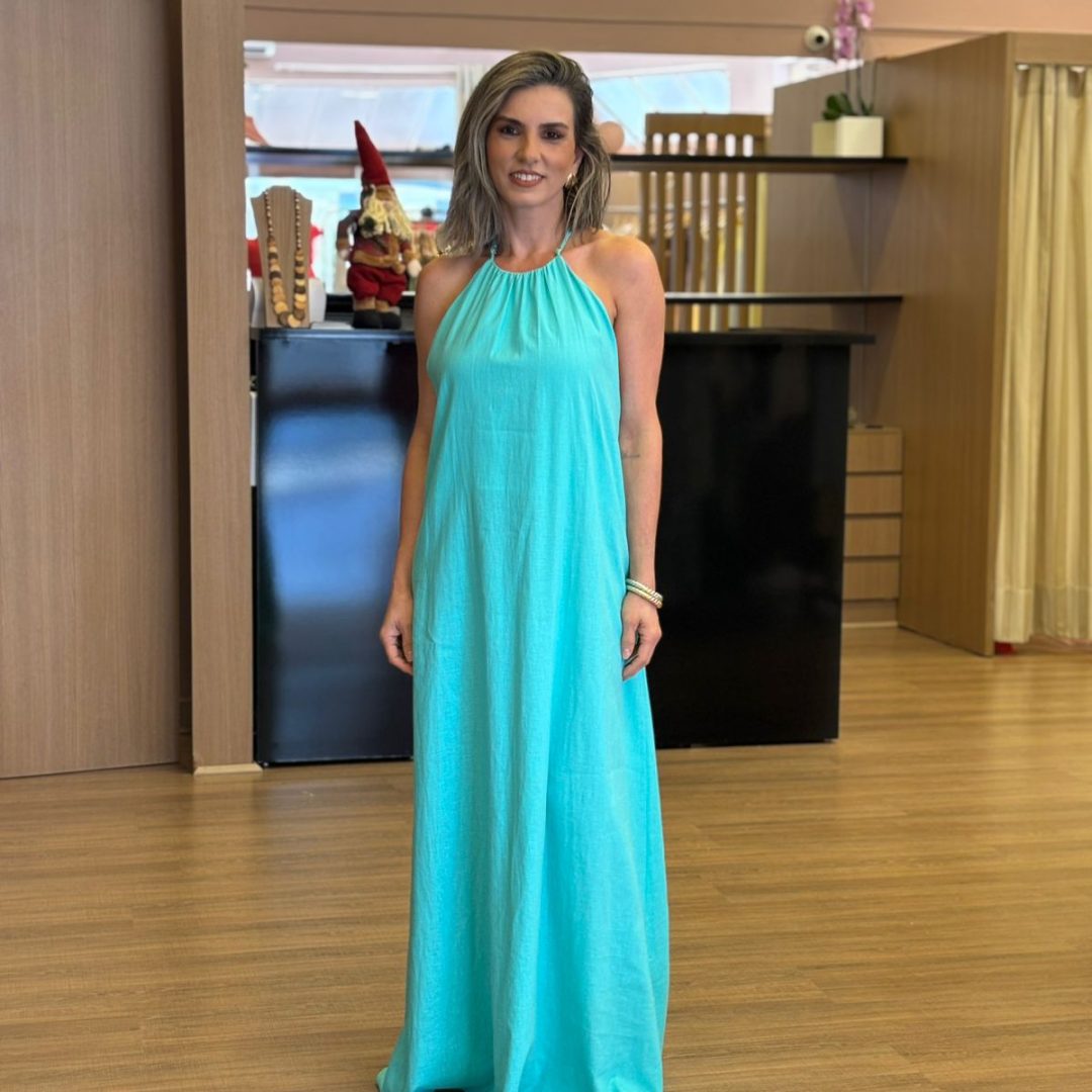 Vestido super midi em linho e viscose com costas abertas e detalhe em argolas.