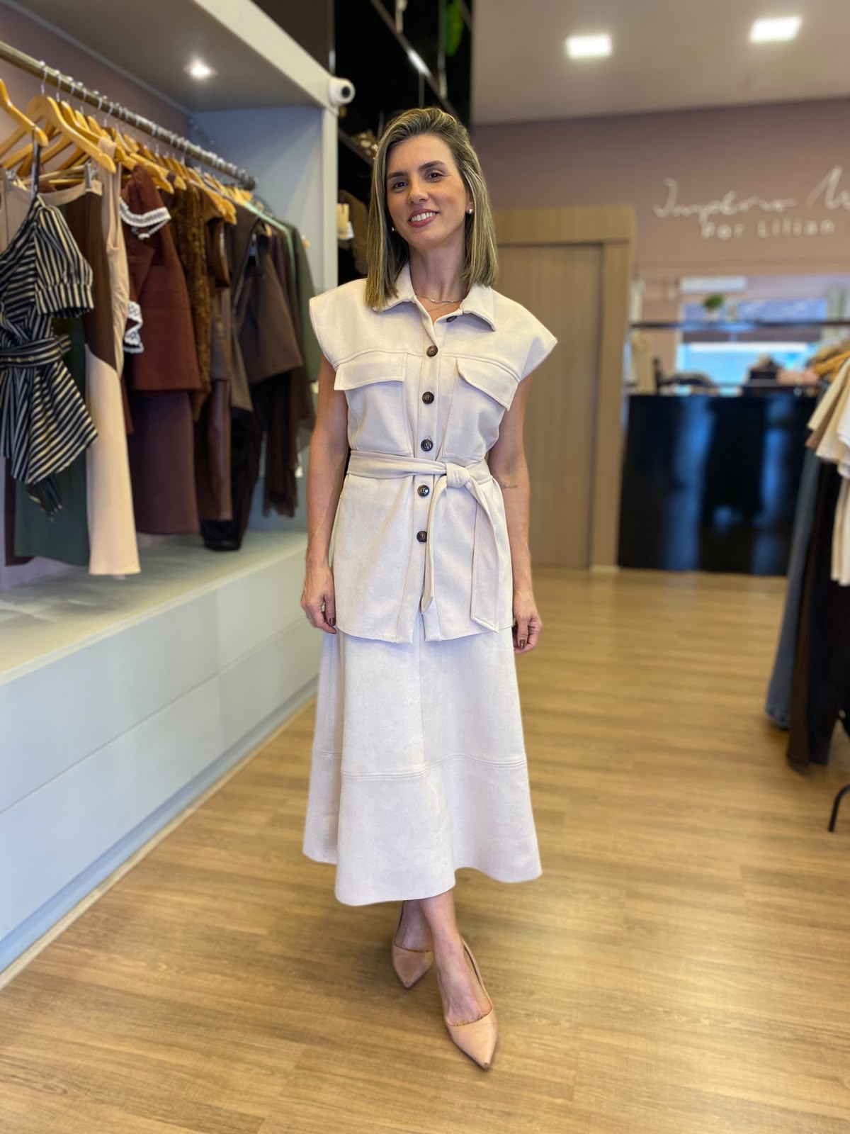 Conjunto Feminino Linho Bege com Colete e Saia Midi